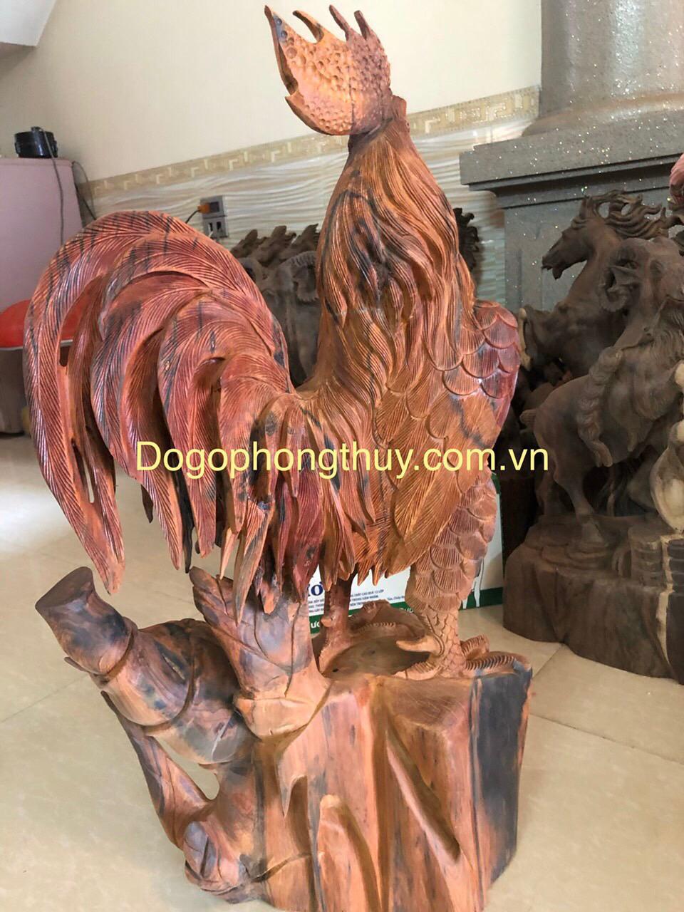Tượng gà trống gỗ trắc Việt