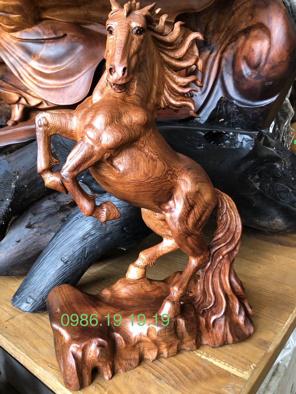 tượng ngựa phong thủy gỗ hương
