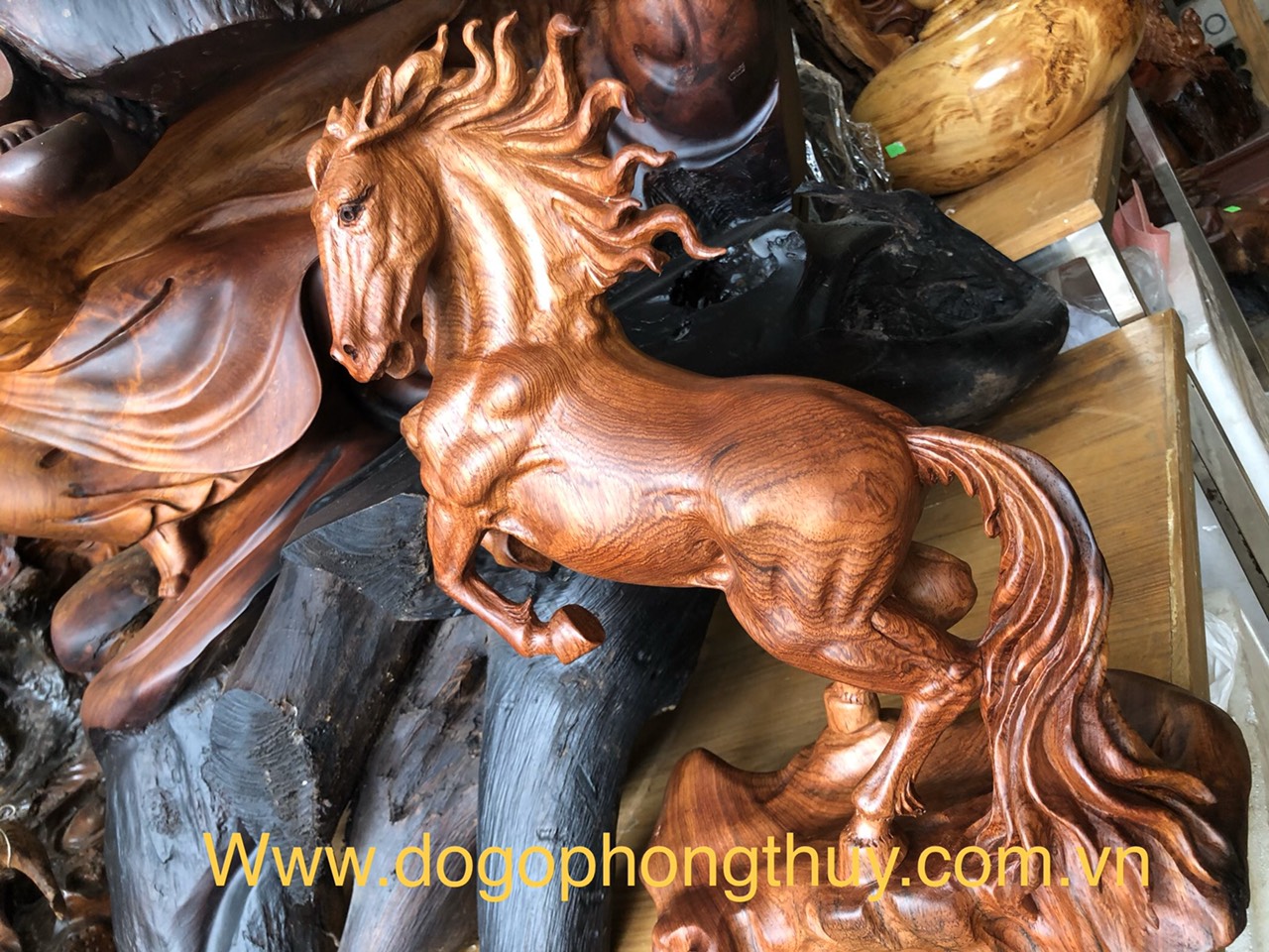 tượng ngựa gỗ hương